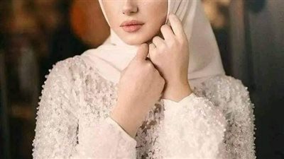 إمرأة عثرت على ثعبان صغير جائع فقررت أن تنقذه