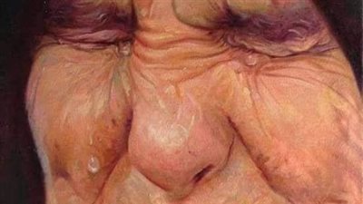 رجل ابكى والدته ليضحك زوجته