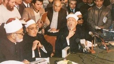 احتار الشيخ الشعراوي في تفسير قوله تعالى :وَهُوَ الَّذِي فِي السَّمَاءِ إِلَٰهٌ وَفِي الْأَرْضِ إِلَٰهٌ ۚ وَهُوَ الْحَكِيمُ الْعَلِيمُ