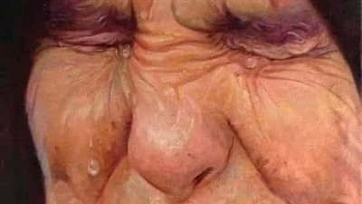 رجل ابكى والدته ليضحك زوجته
