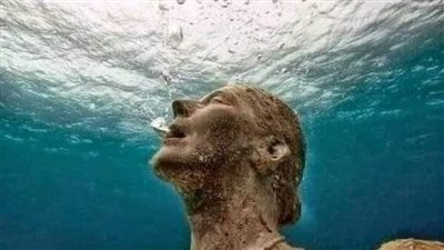 كانت بنت نبي الله لوط تأخذ الماء من النهر على اطراف المدينه
