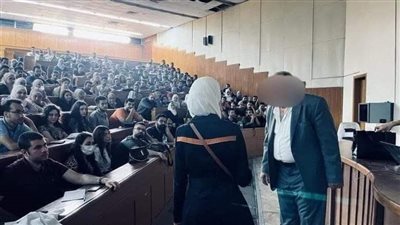 قصة حقيقية أستاذ فلسفة يدرس الطلاب في جامعة دمشق، وكان ملحداً لا يؤمن بوجود الله، ولم يرزقه الله بأولاد