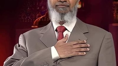 كنت أقرأ سورة (الرحمن) يوماً ما، فسمعني رجل كبير في السن