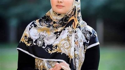 إمرأة جزائرية تتصل بإحدى القنوات