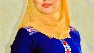 وانا انتظر زوجي في سيارته 