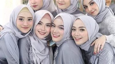 رجل عطار عنده سبع بنات 