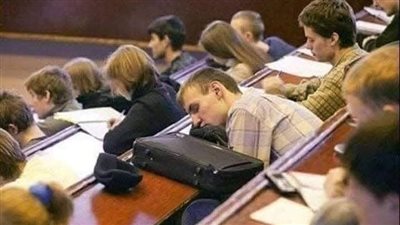 نام في محاضرة رياضيات