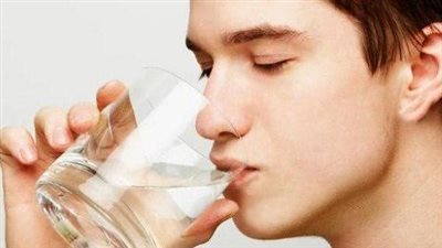 ما حكم من شرب أثناء أذان الفجر؟