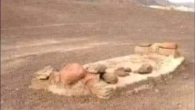 لماذا مشى النبي علي اطراف انامله عند ډفن خادمه