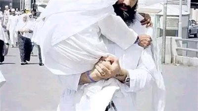 قصة وعبرة رجل كانت أمه تعمل في الخياطة