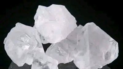 فوائد حجر الشبه 