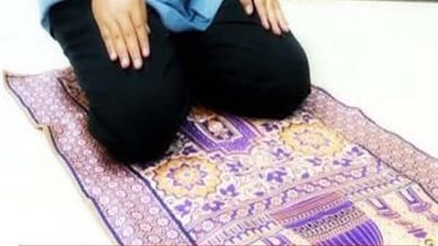 ما حكم  من يصلي الفرض فقط دون السنة؟